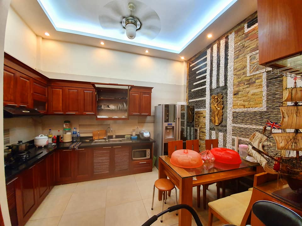 BÁN NHÀ CẦU GIẤY - GẦN TRƯỜNG ĐẠI HỌC-40m-8 TỶ